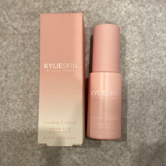BNIB Kylie Jenner Vitamin C serum - Picture 2 of 2